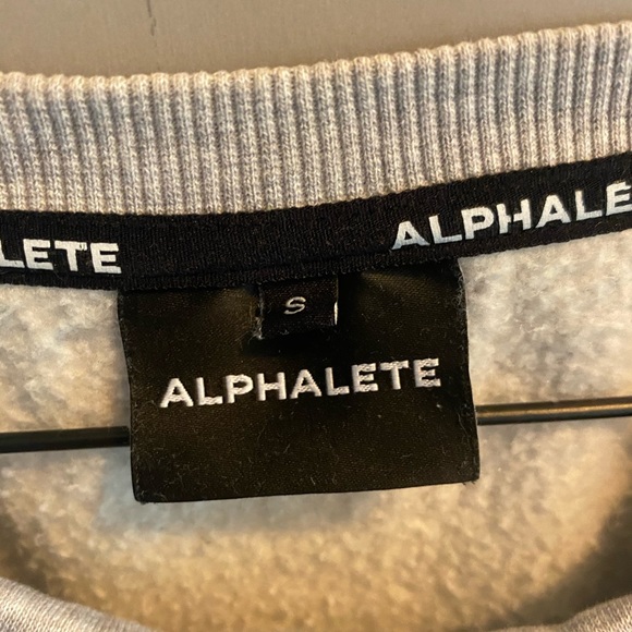 Alphalete Athletics | Gray crop | Size small - Picture 4 of 4